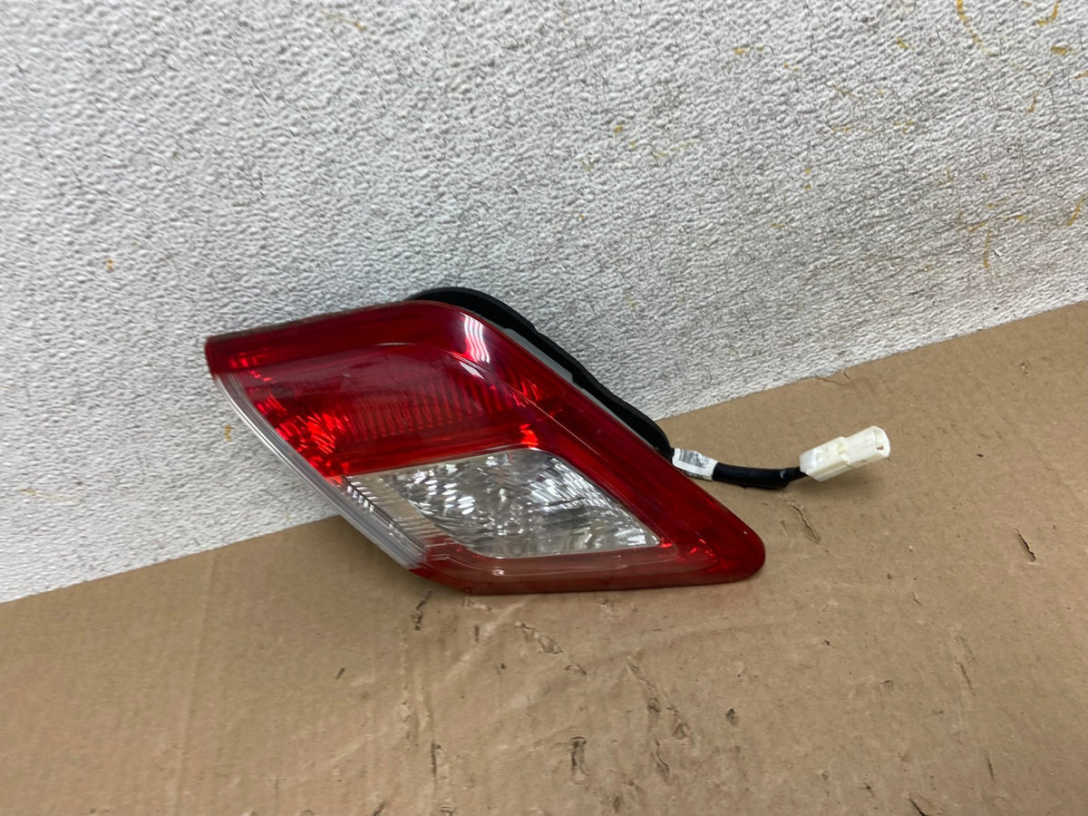 2010 - 2011 Toyota Camry Left Driver LH Side Inner Tail Light AI1254 LK1