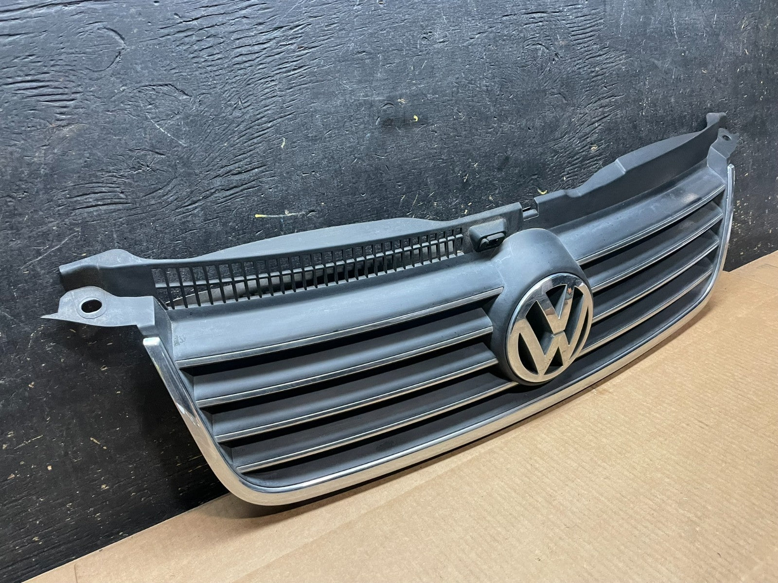 2001 to 2005 Volkswagen Passat Front Upper Grill Grille Oem AA9091 DG1