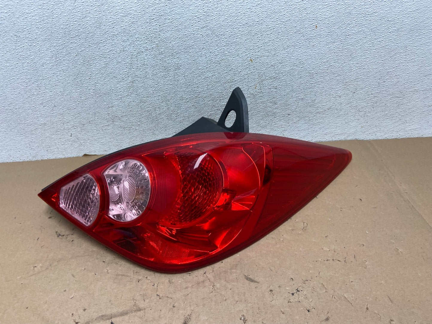 2007 - 2012 Nissan Versa Hatchback Right Passenger Side Tail Light AG4283 LK0