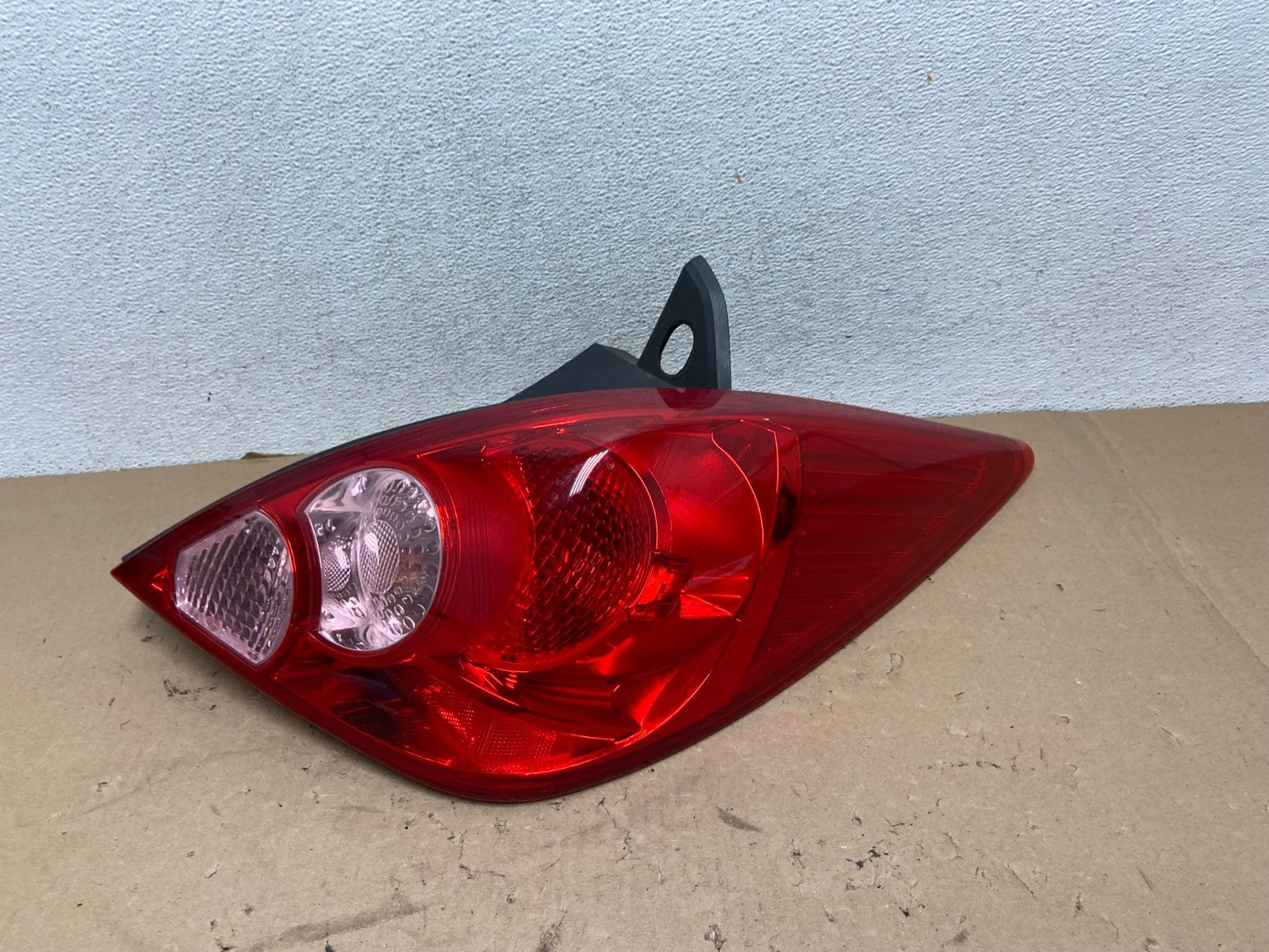 2007 - 2012 Nissan Versa Hatchback Right Passenger Side Tail Light AG4283 LK0