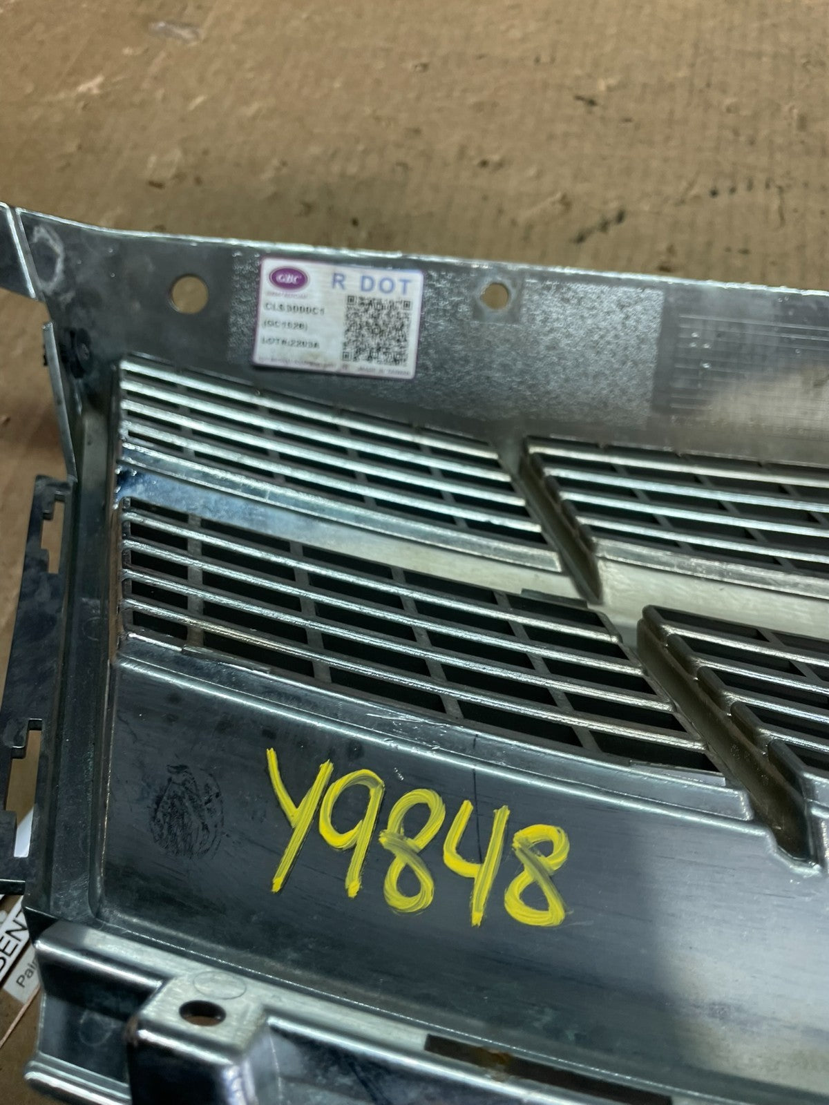 2010 to 2012 Cadillac SRX Front Upper Grille Grill Aftermarket y9848 DG8