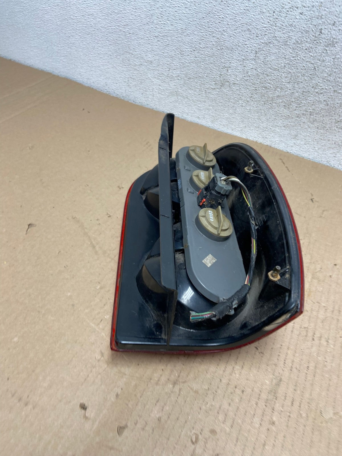2002 2003 2004 Jeep Liberty Left Driver LH Side Tail Light AF3133 LK6