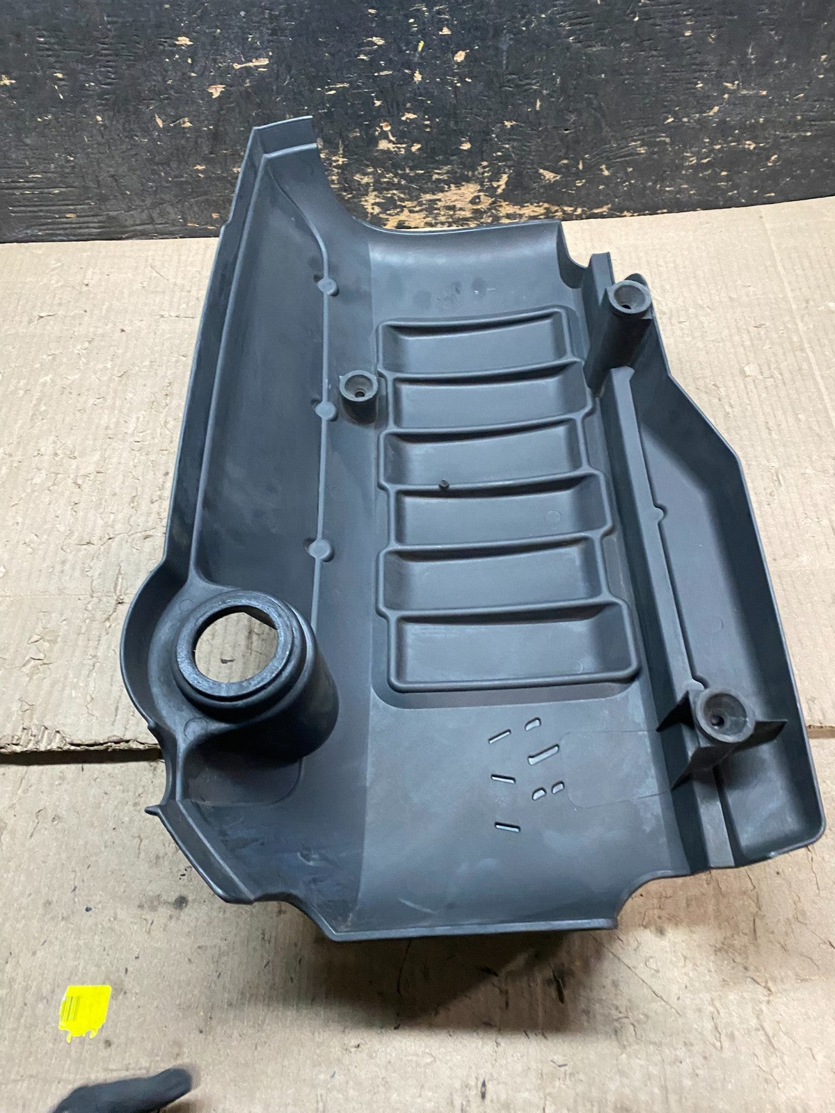 2007 to 2008 GMC Acadia 3.6L VVT Engine Cover Shield OEM x8193 DG7