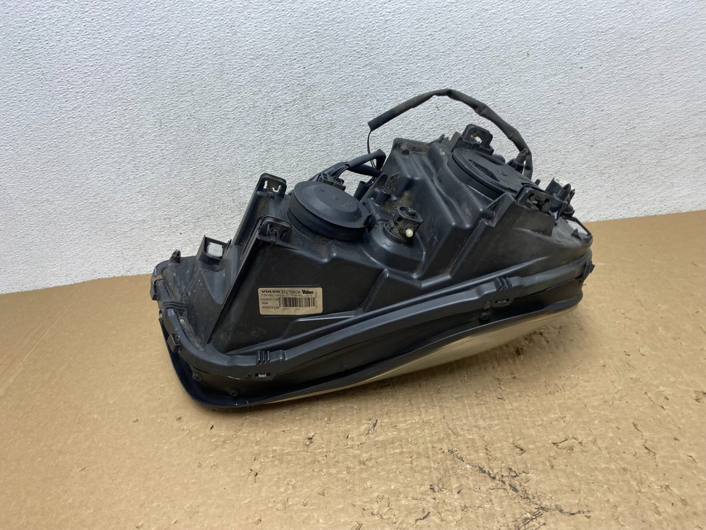2003-2013 Volvo XC90 Left Driver LH Side Halogen Headlight AF8334 DW5