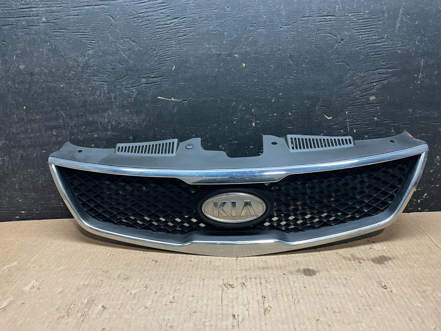 2010 to 2013 Kia Forte Koup Black Front Upper Bumper Grill Grille Y9676  DG0