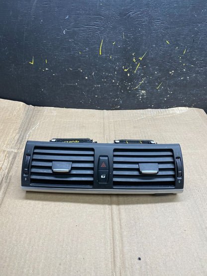 2010 to 2013 BMW X5 X6 Center Console Dash Air Vent OEM X2025 DG0