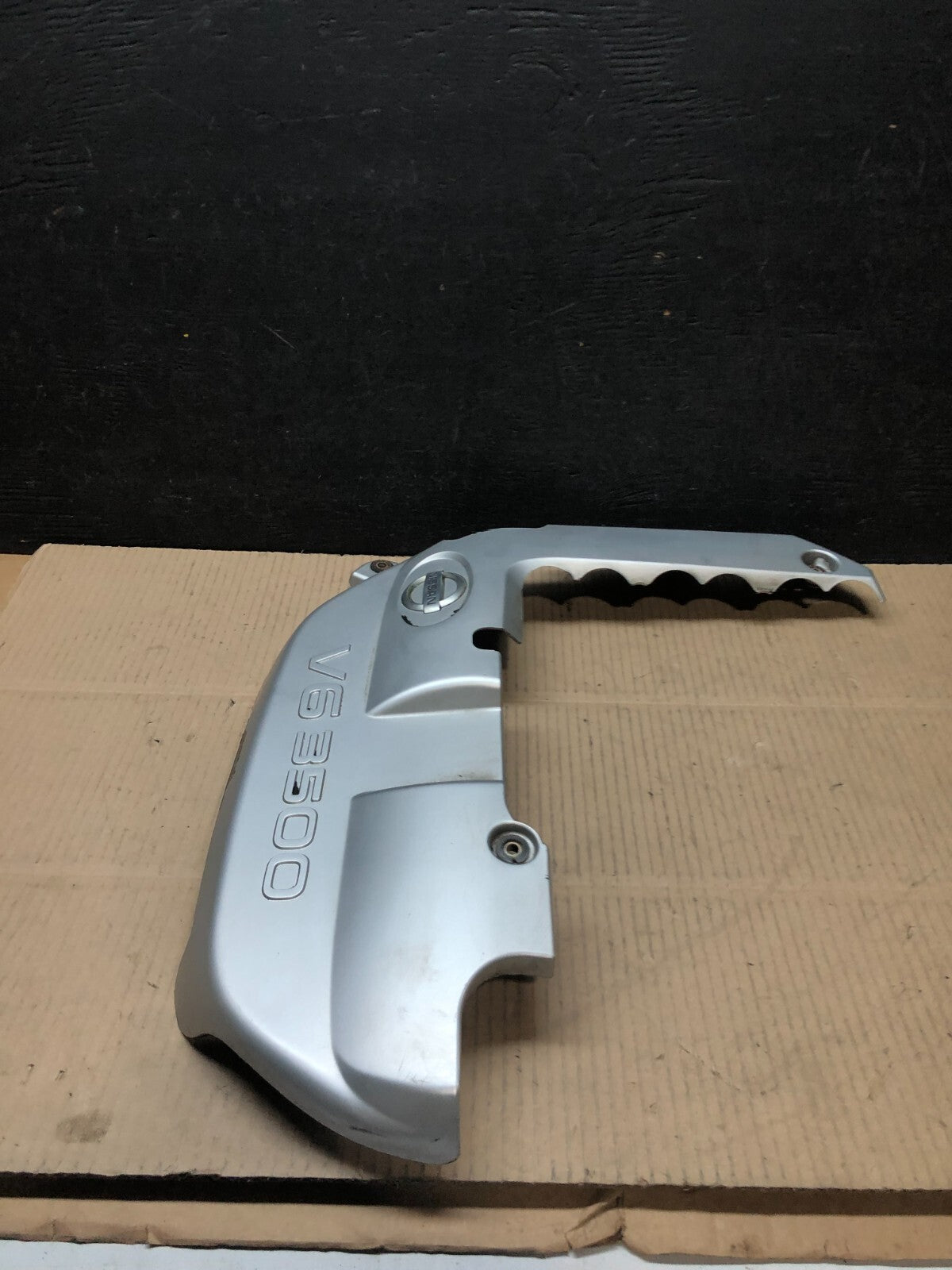 2001 to 2004 Nissan Pathfinder Engine Cover Ornament G58923