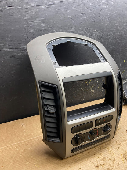 2007 - 2010 Ford Edge Heater Climate Control Radio Control Dash Bezel W6411 DG2