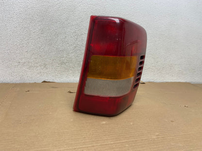 1999-2004 Jeep Grand Cherokee WJ Right Passenger Rh Tail Light AG8107 LK1