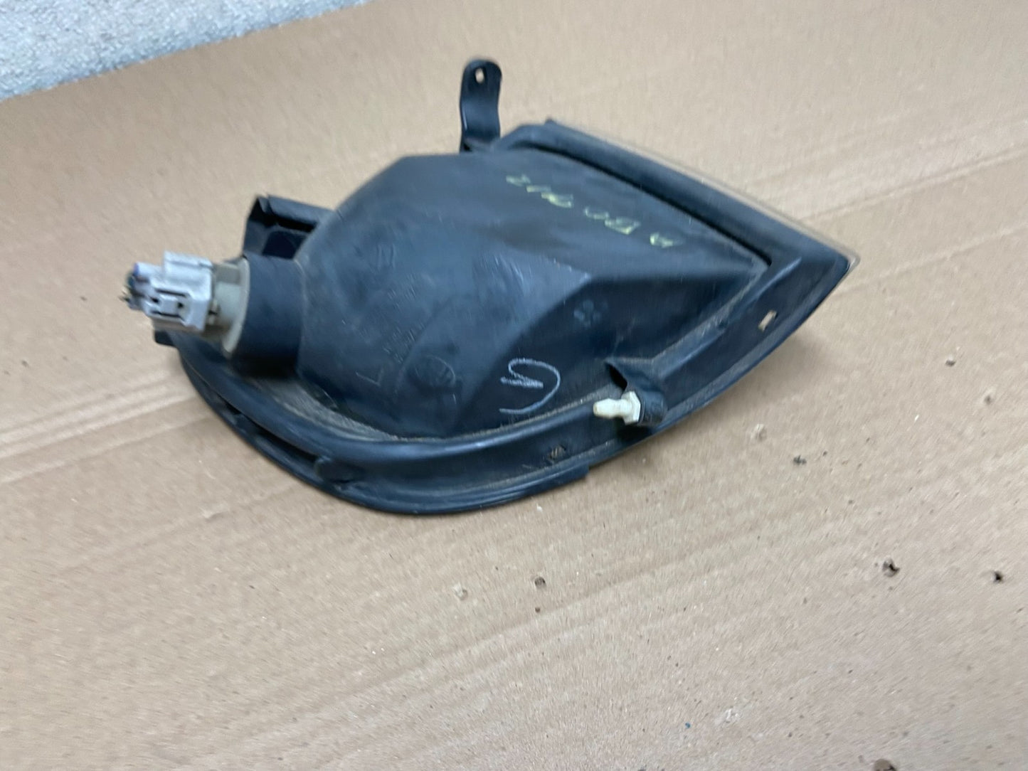 1998 to 2000 Toyota Sienna Left Driver Side Turn Signal Marker Lamp AB0942 DW6