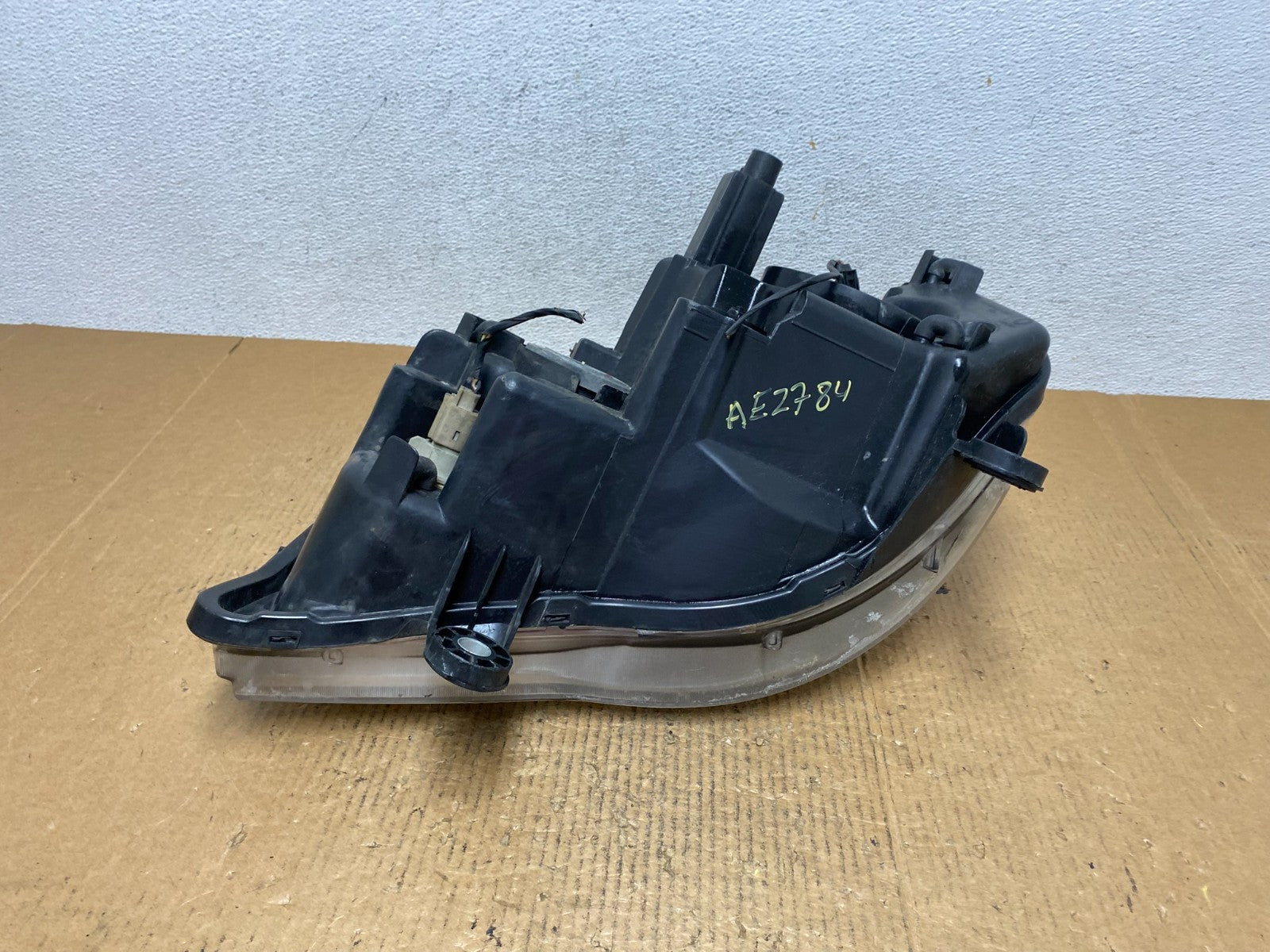 2011 to 2016 Chrysler Town and Country Right Passenger Headlight AE2784 DW8
