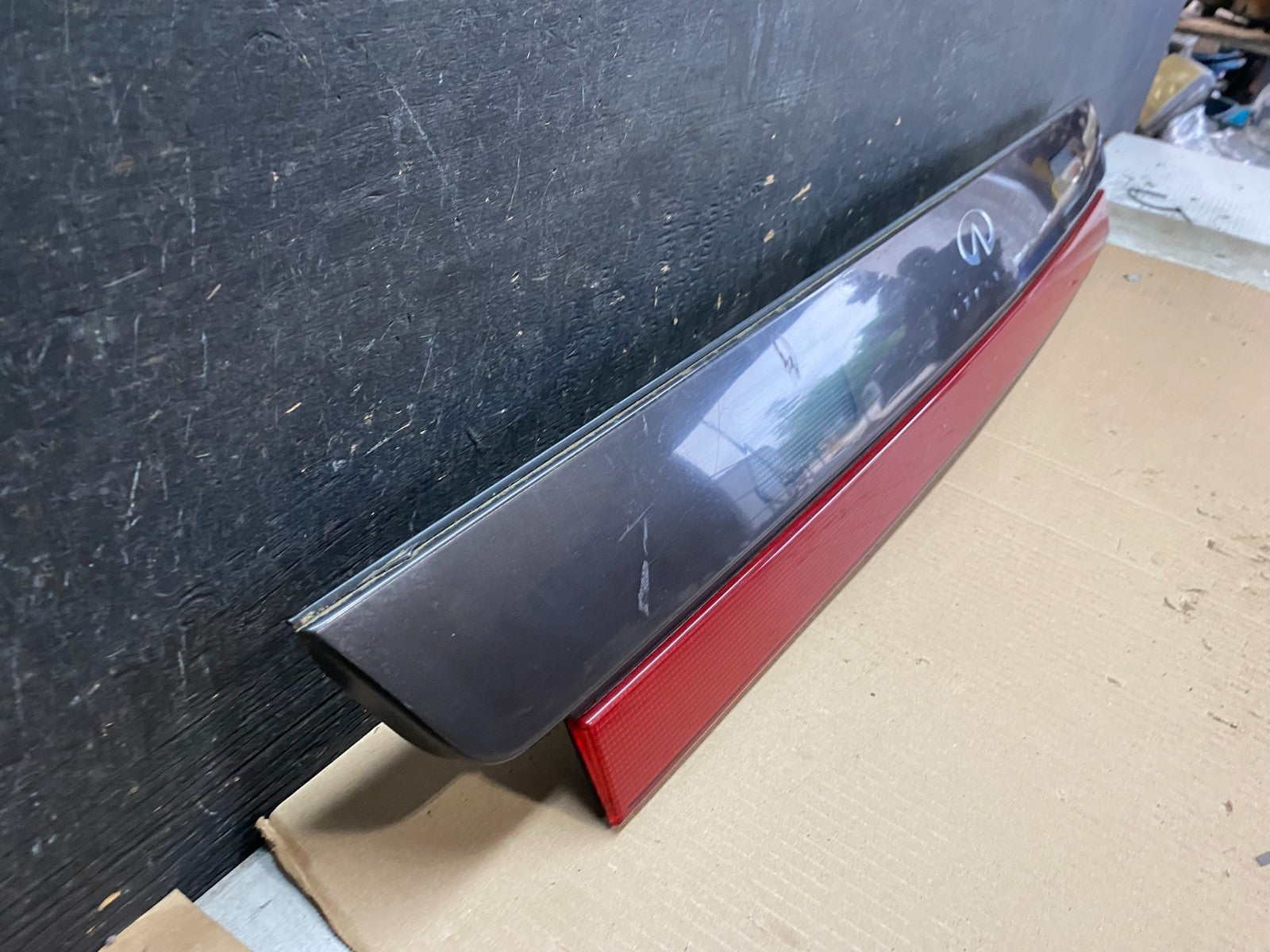 1990 - 1993 Infiniti Q45 Center Trunk LID Tail Light Q2993 DG2
