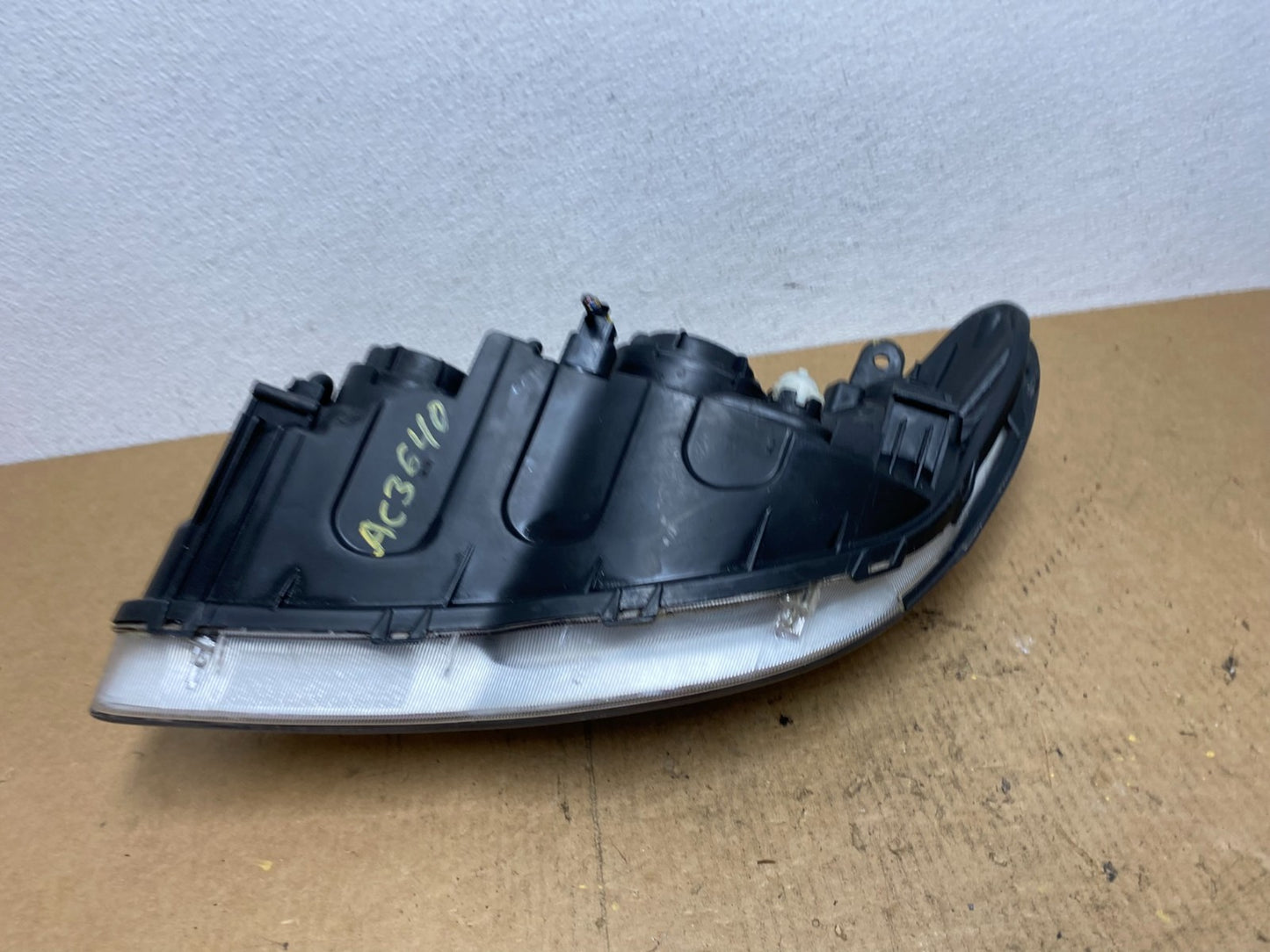 2007 2008 2009 2010 Hyundai Elantra Right Passenger Side Headlight AC3640 DW8