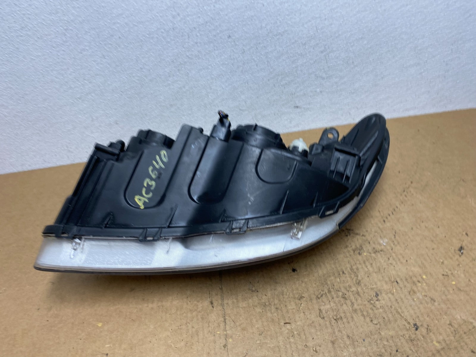 2007 2008 2009 2010 Hyundai Elantra Right Passenger Side Headlight AC3640 DW8