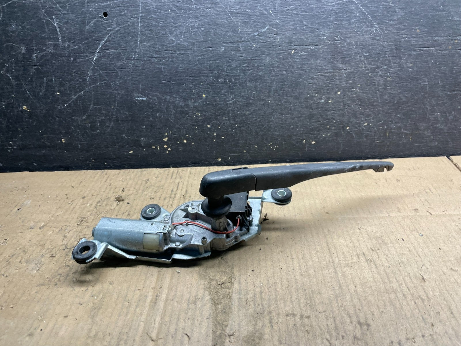 2004 to 2010 BMW X3 E83 Rear Windshield Wiper Motor OEM W7212 DG1