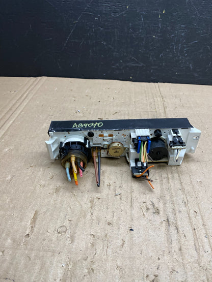 2001 - 2007 GMC Chevrolet Express 1500 Climate Control A/C AB9040 DG3