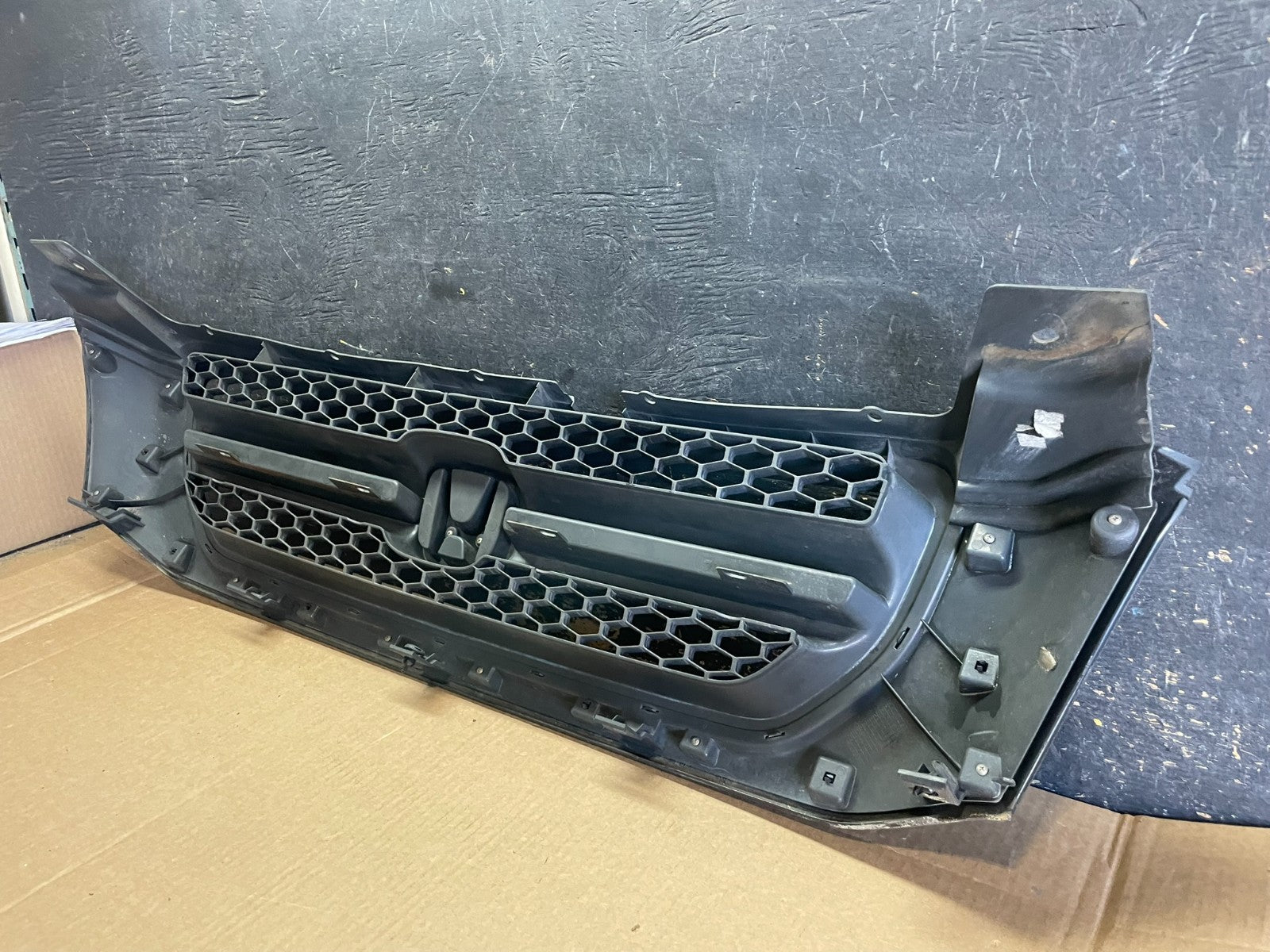 2003 2004 2005 Honda Pilot Front Upper Grill Grille Oem AB2975 DG6