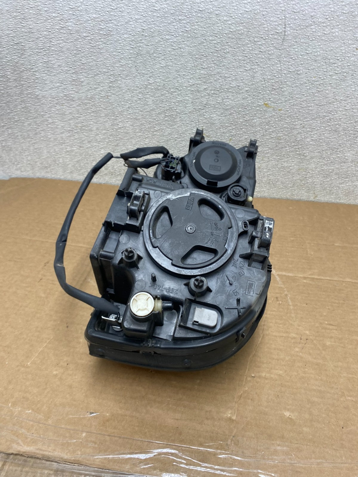 2003 to 2006 Volvo XC90 Right Passenger Rh Side Headlight Halogen Z1346 DW7