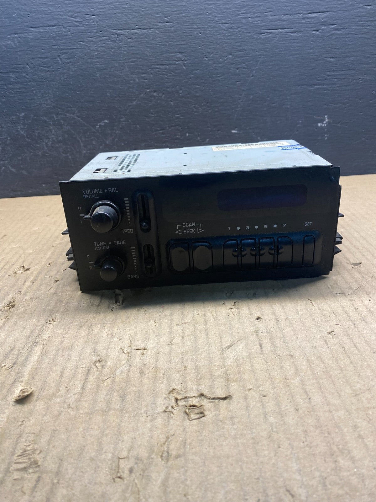 1999-2000 Chevrolet Express Radio AM FM  Player OEM AC2425 DG0
