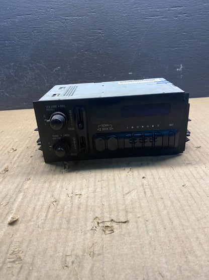 1999-2000 Chevrolet Express Radio AM FM  Player OEM AC2425 DG0