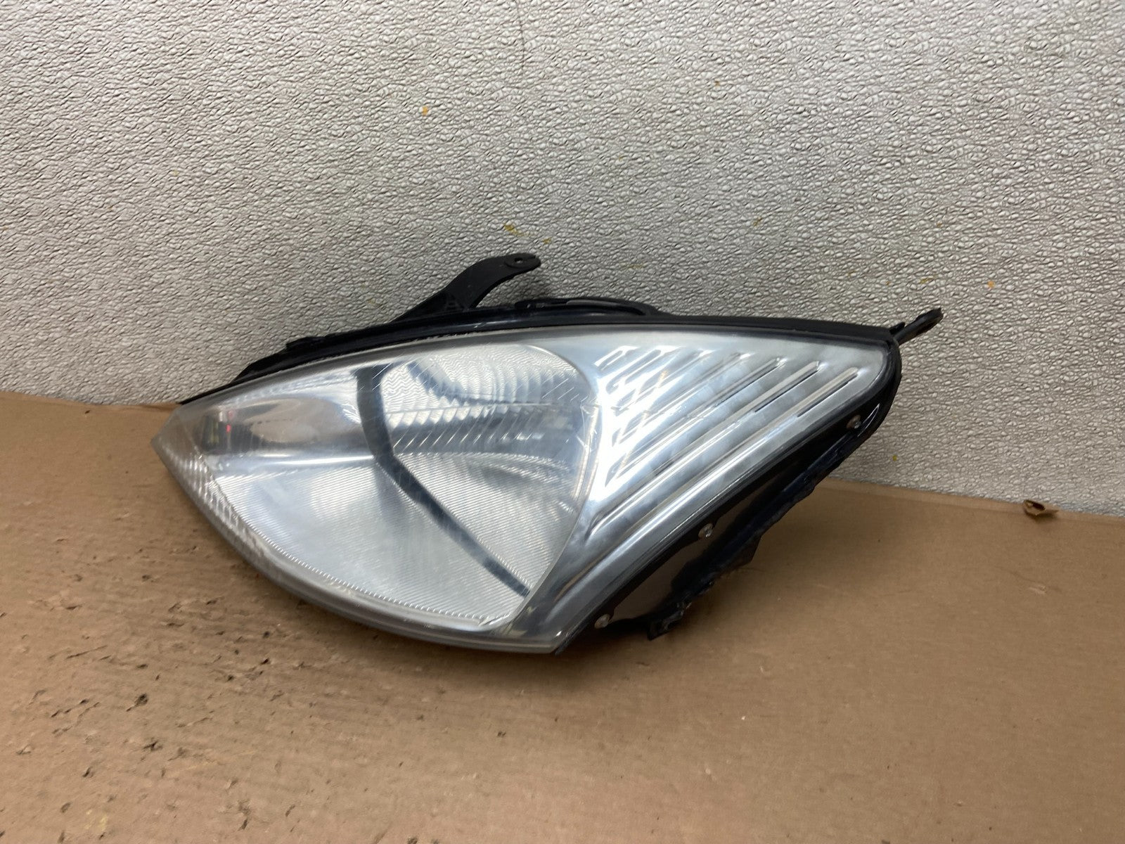 2000 to 2002 Ford Focus Left Driver LH Side Halogen Headlight AB0150 DG1
