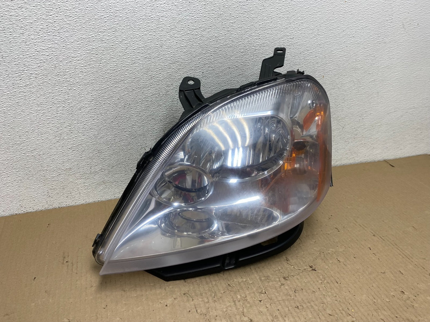 2005 2006 2007 Ford Five Hundred Halogen Headlight Left Driver Lh TYC AE9803 DW2