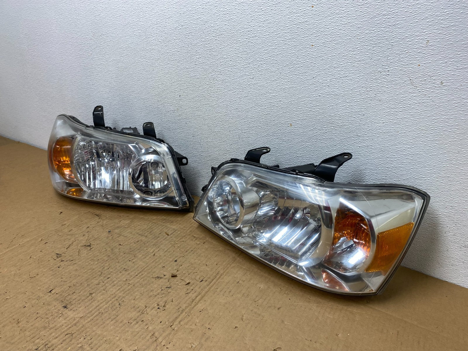 2004 2005 2006 Toyota Highlander Headlights Left+Right Side AC8120 DW1