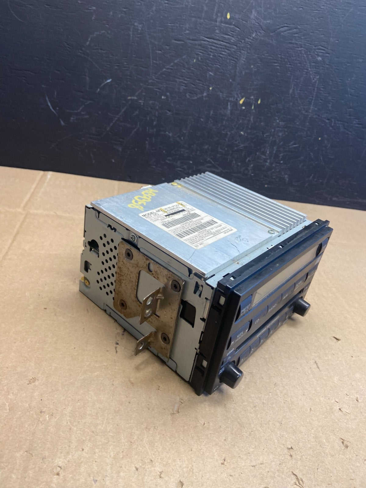 2008 to 2015 Nissan Titan Am Fm Cd Player Radio Receiver OEM AB9358 DG1