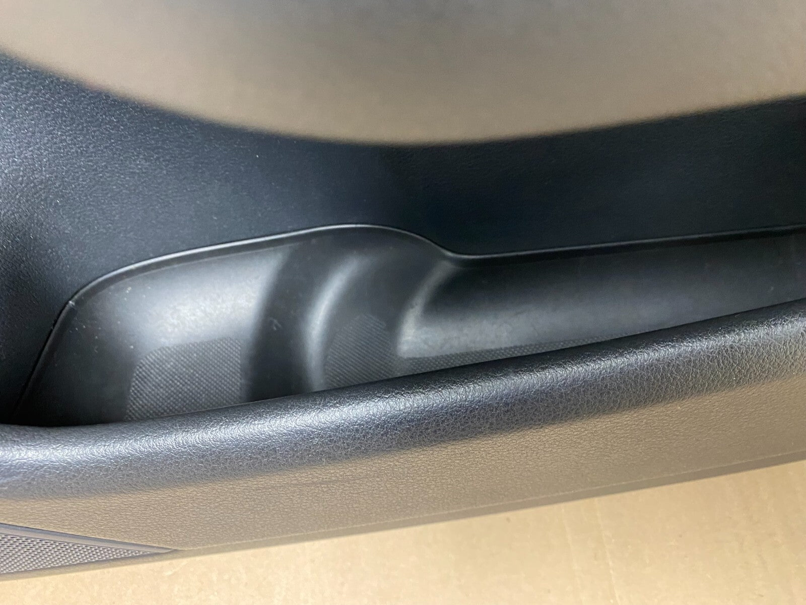2012 to 2017 Audi A6  Front Right Passenger RH Interior Door Panel OEM E9104 DG14