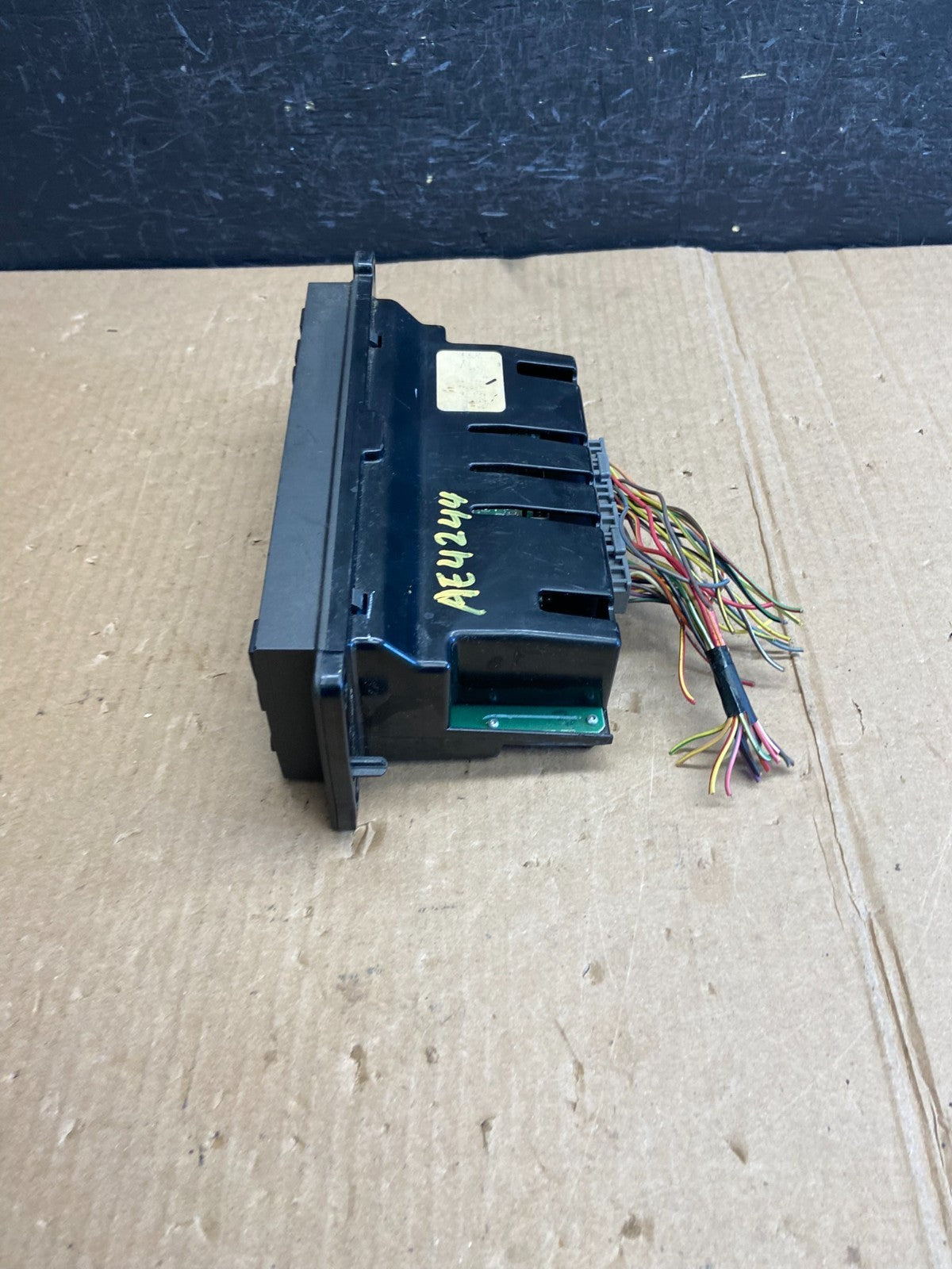 2003 to 2006 Lincoln Town Car Climate Control Panel ae4244 DG2