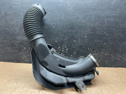 2011 to 2018 Chrysler 300 3.6L Air Intake Duct Tube Cleaner OEM y6612 DG4