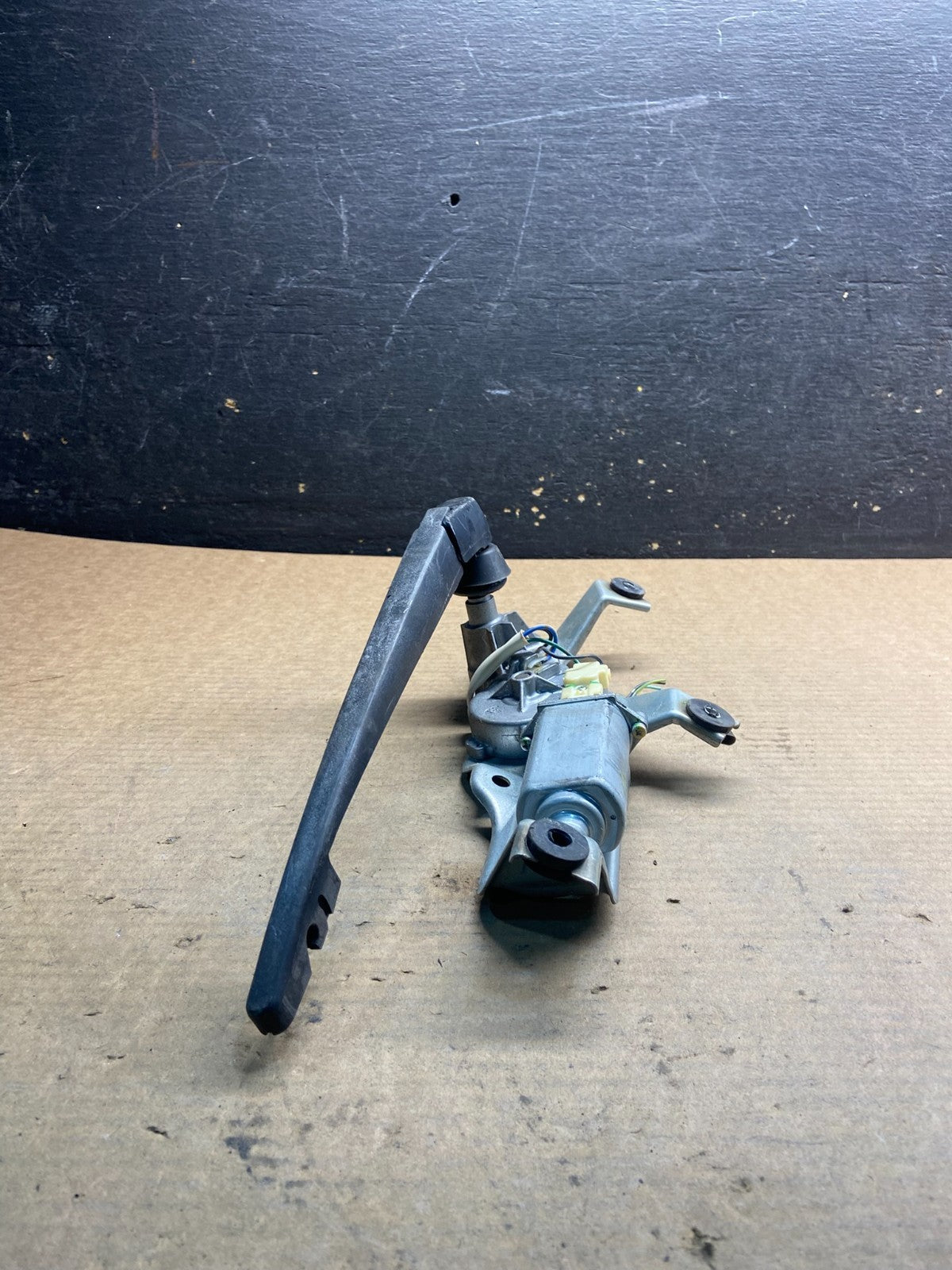 2005 to 2009 Subaru Legacy Outback Rear Windshield Wiper Motor AA06532