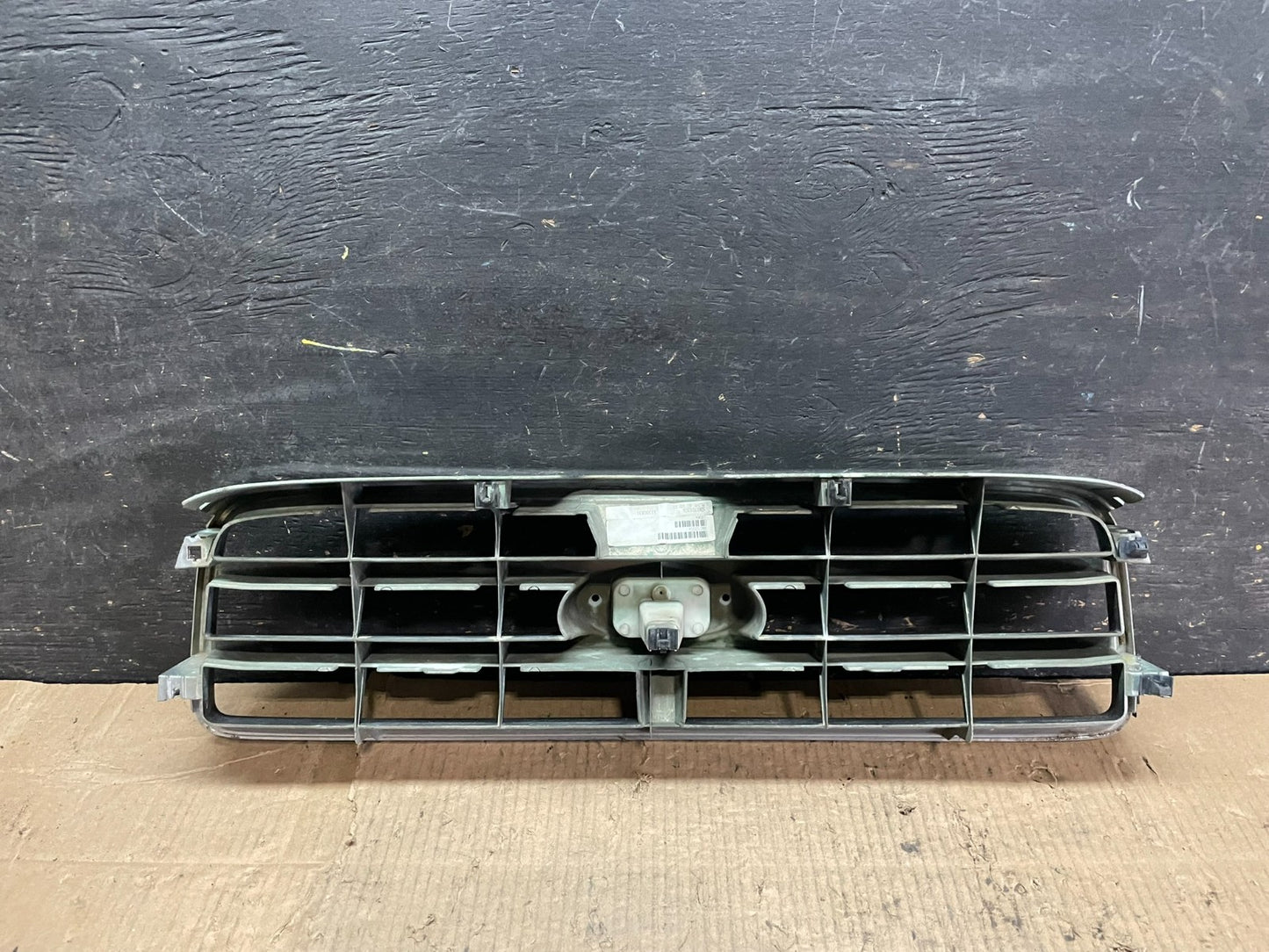 2003 to 2005 Subaru Forester Front Upper Grill Grille U6079 DG6