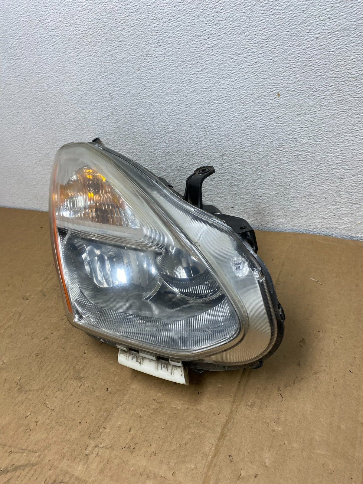 2009-2013 Nissan Rogue Right Passenger Halogen Headlight AC8639 DW1