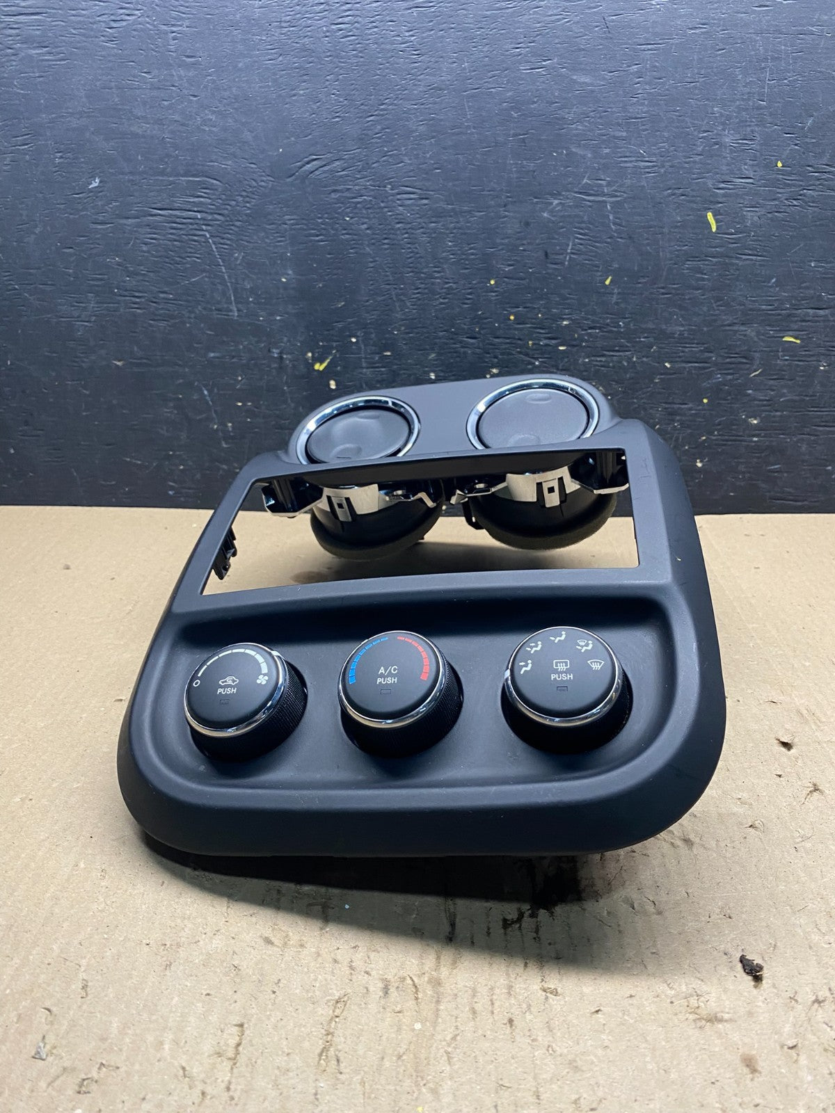 2011 to 2017 Jeep Compass Dash Climate Temperature Control Radio Bezel Q7063 DG1