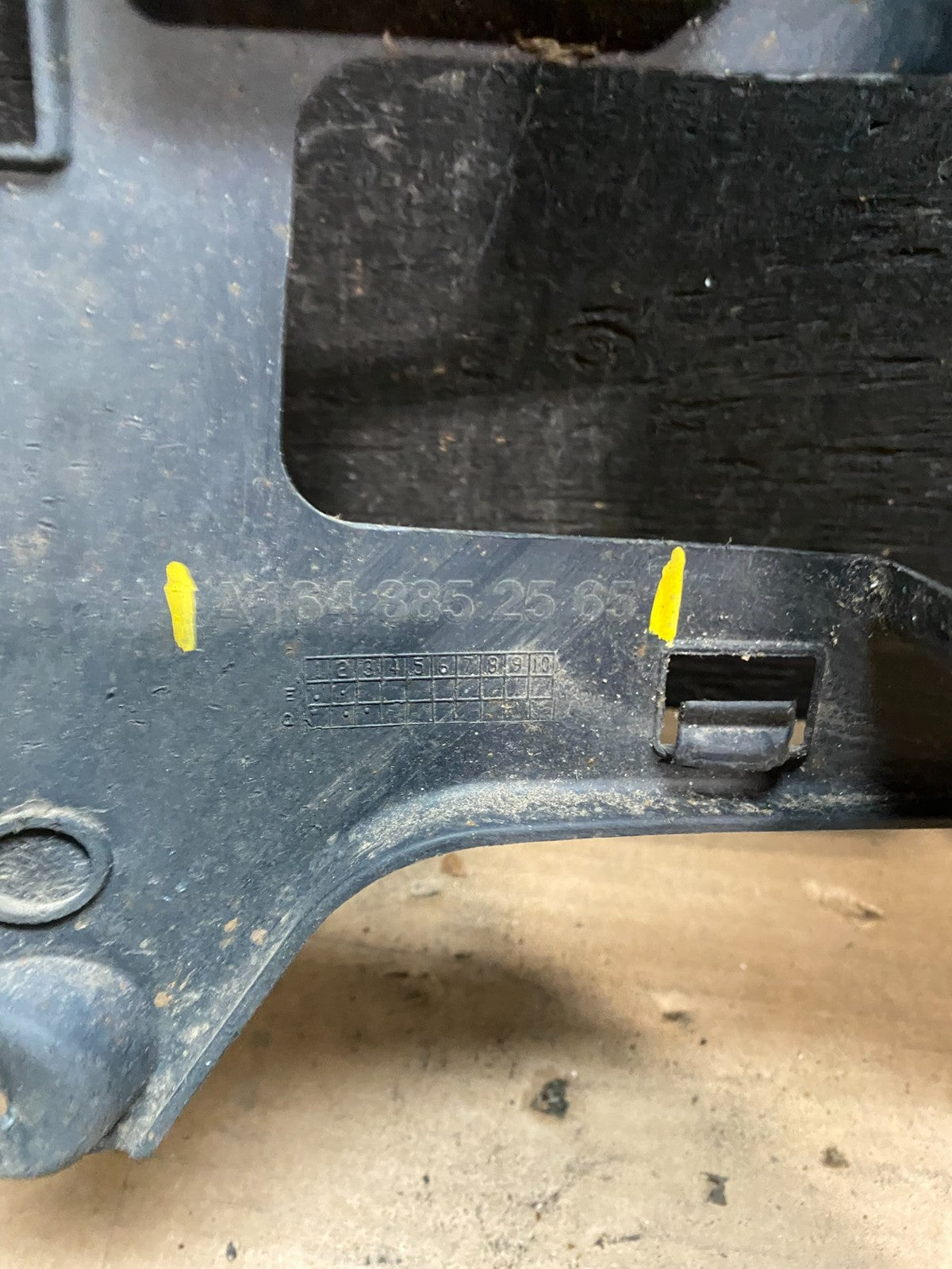 2006 - 2012 Mercedes GL X164 Rear Bumper Mounting Bracket v9219 DG7