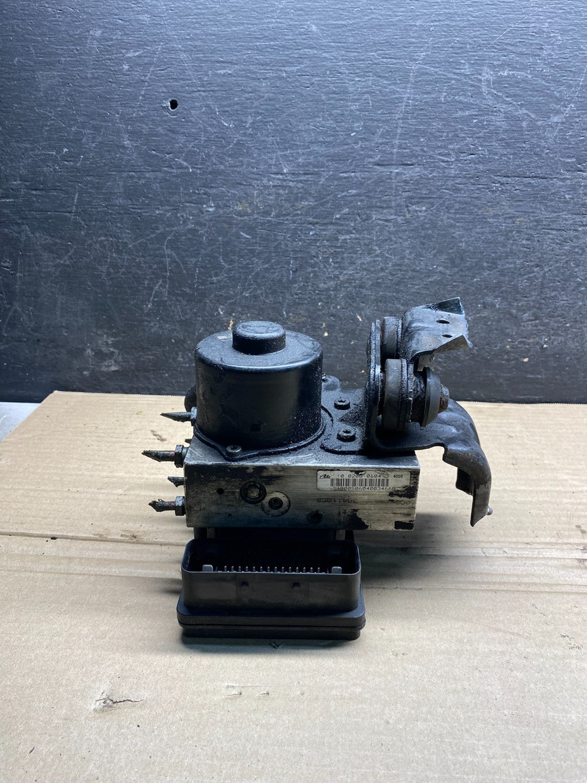 2002 to 2005 Mercedes ML-Class ML320 ABS Control Module A1635450316 AH9615 DG5