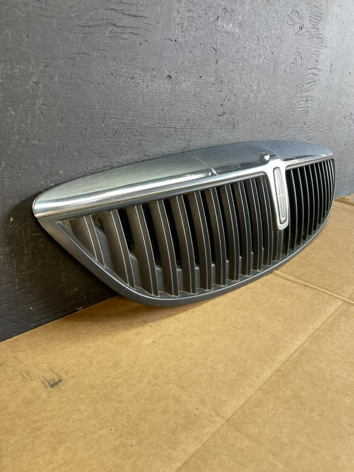 2000 to 2002 Lincoln LS Front Hood Bumper Grill Grille W/Emblem AE0808 DG2