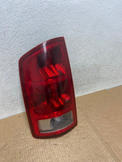 2002 to 2006 Dodge Ram 1500 Left Driver side Tail Light AI6796 LK2