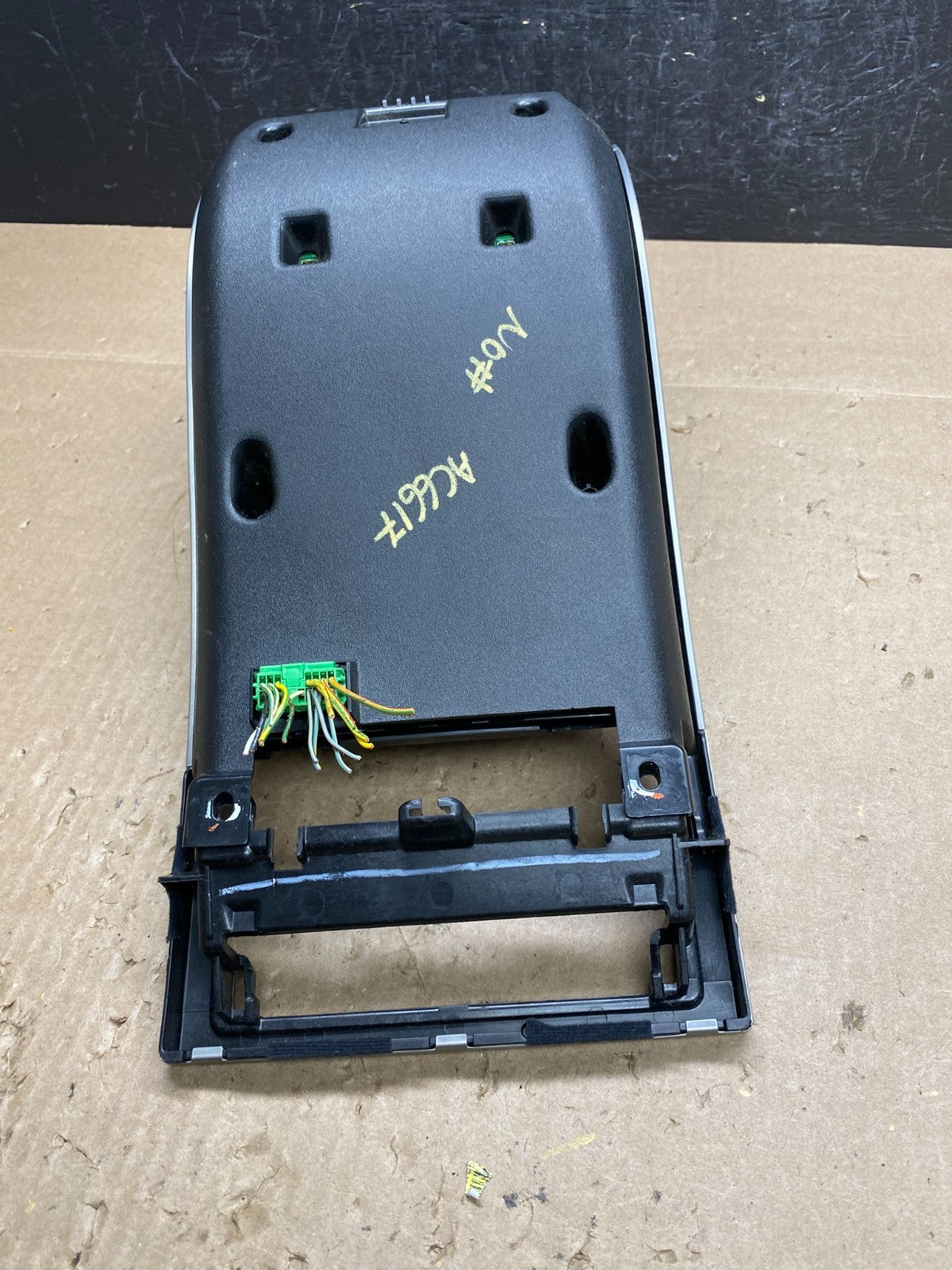 2004 2005 2006 Volvo S40 Radio Climate Control Shifter Panel Bezel AC6617 DG6