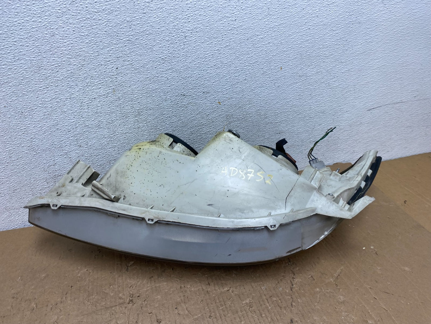 2002 to 2004 Toyota Camry Halogen Headlight Right Passenger Rh AD8752 DW7