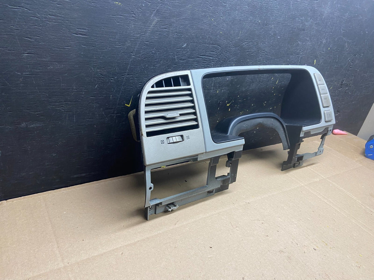 2003 to 2006 Lincoln Navigator Speedometer Dash Trim Bezel w Air Vent T9160 DG1