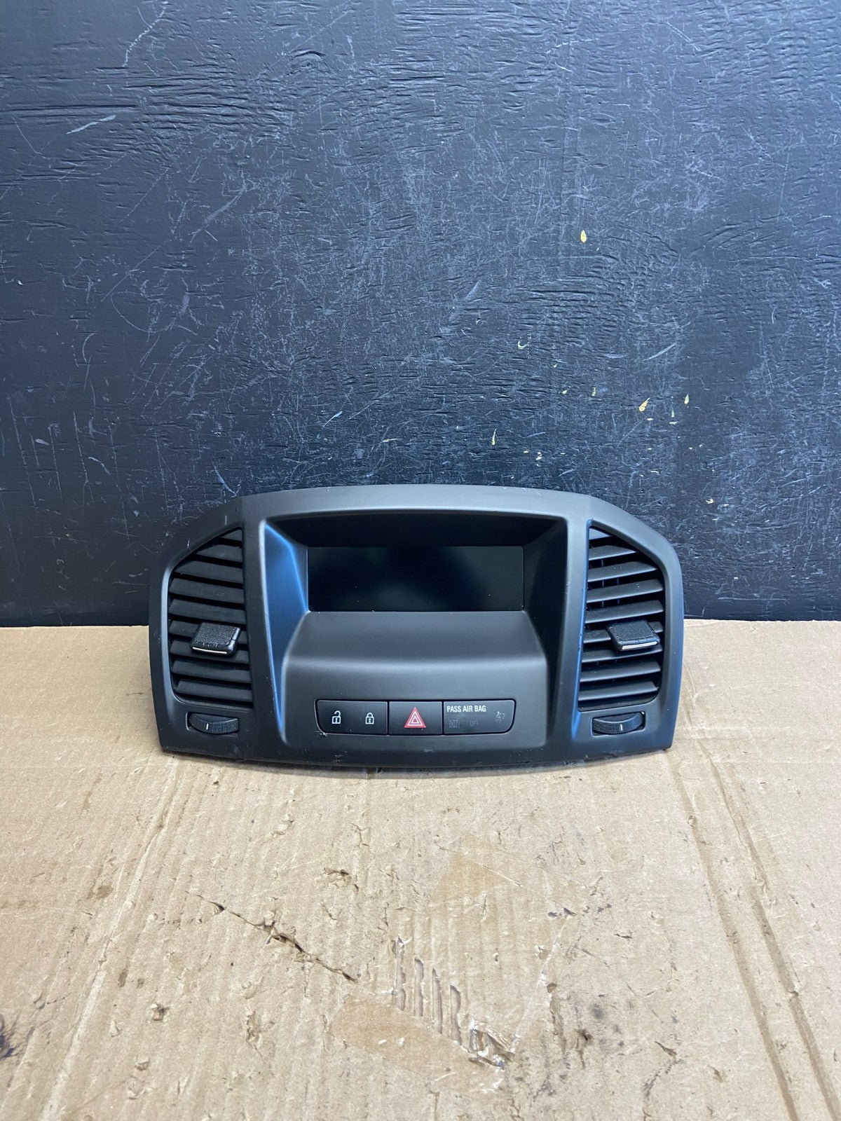 2011 to 2013 Buick Regal Radio Navigation Screen Display AE2023 DG0