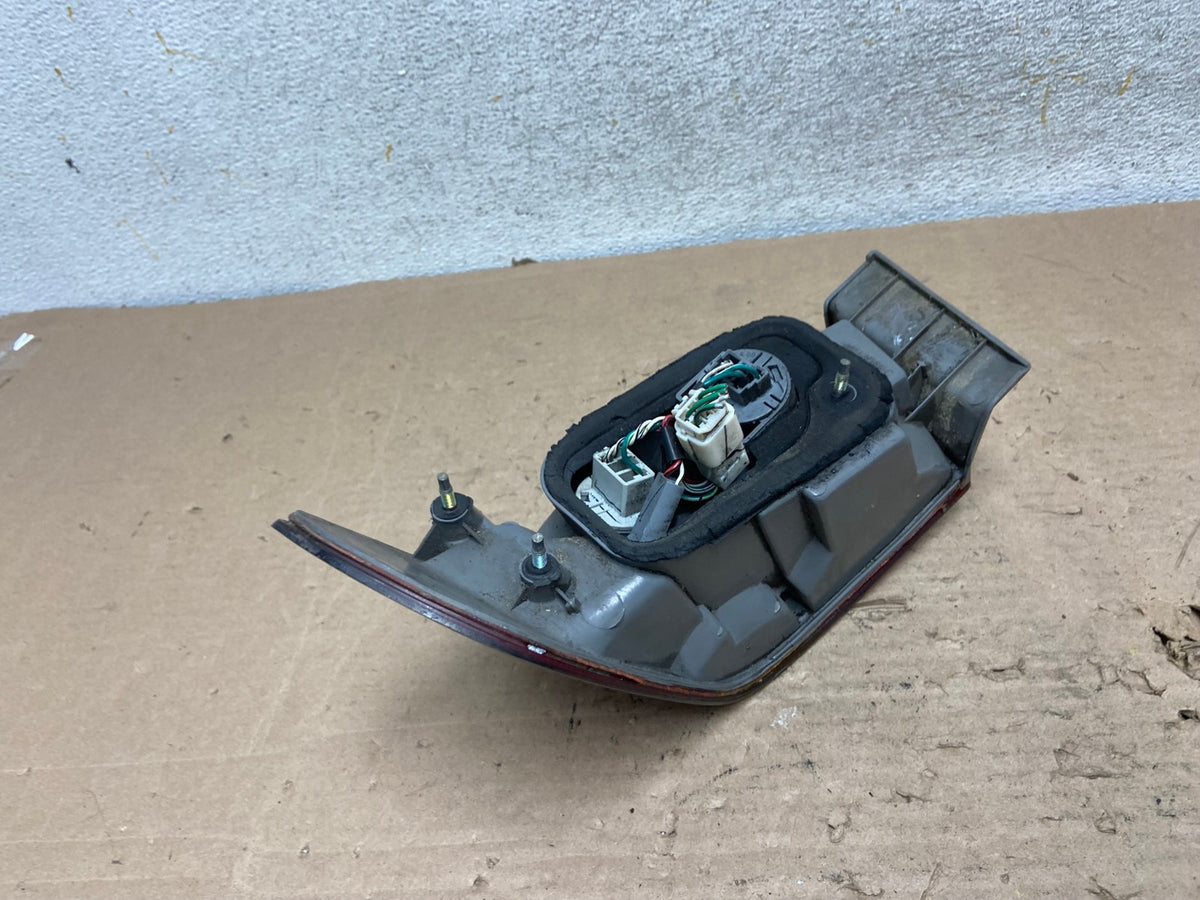 1997 1998 1999 Toyota Camry Tail Light Left Driver Rh Side AI1110 LK3