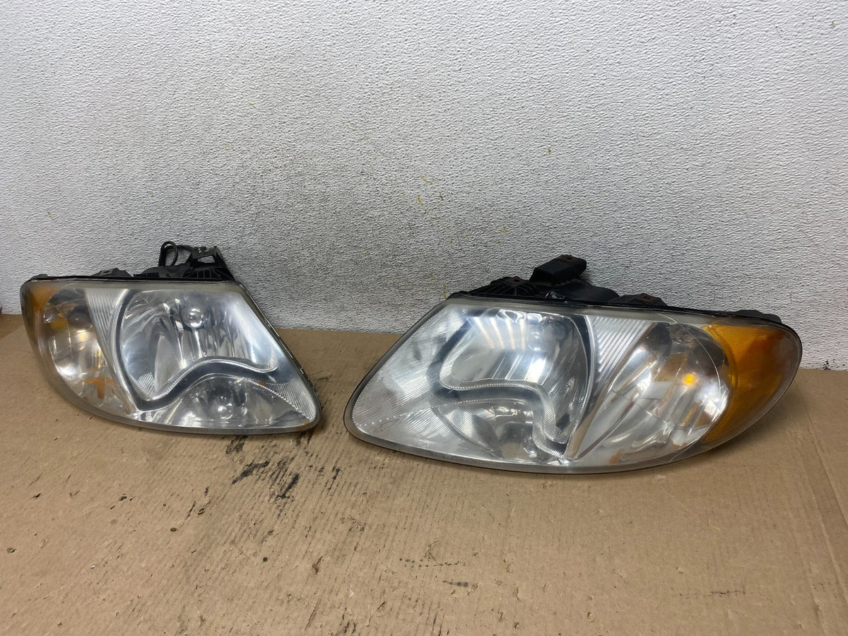 2001 to 2007 Dodge Caravan Left+Right Set Side Halogen Headlights AH1094 DG2