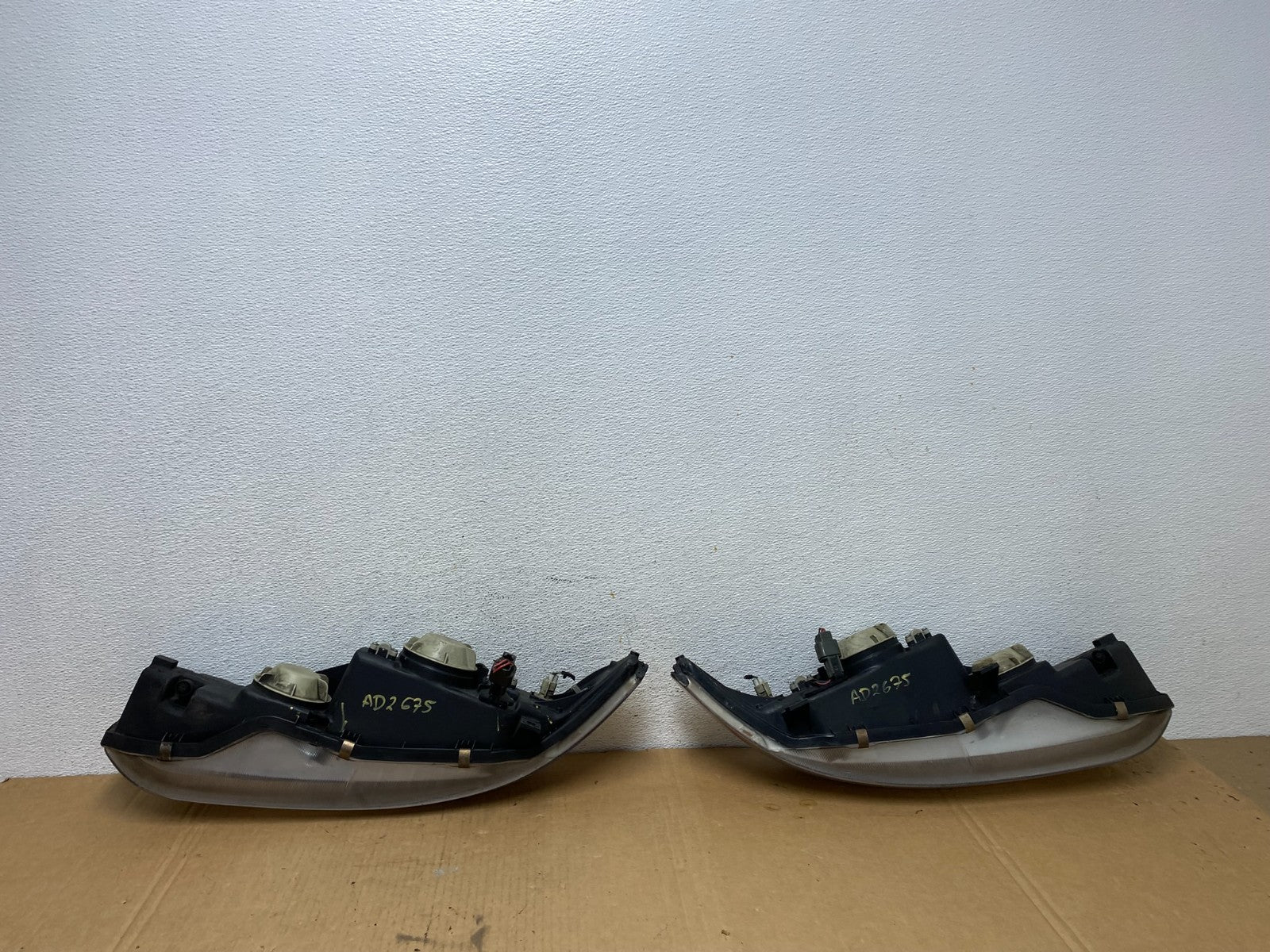 1997 to 1998 Mitsubishi Galant Left+Right Set Headlights Halogen AD2675 DW6