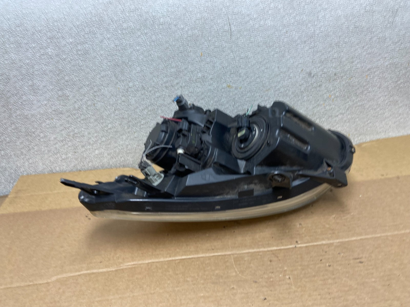 2009-2013 Nissan Rogue Right Passenger Xenon HID Headlight OEM AB5069 DW5