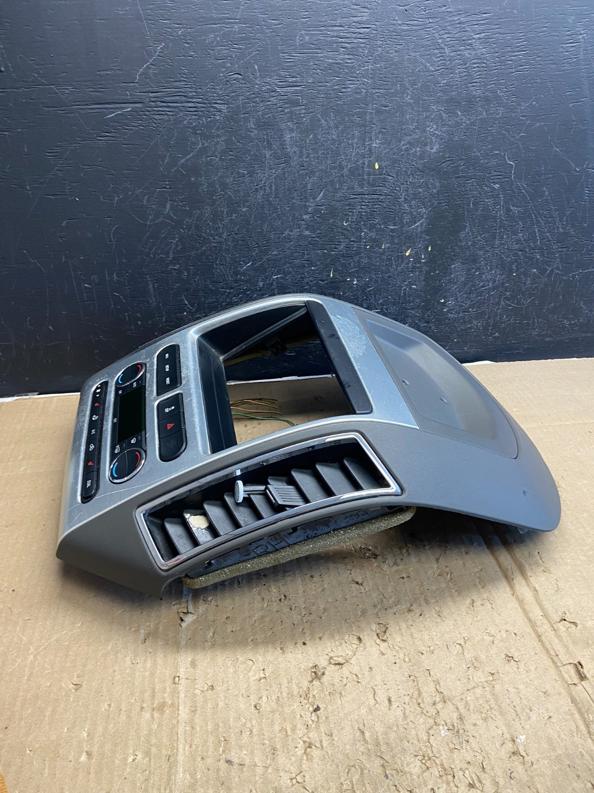 2007 - 2010 Ford Edge Heater Climate Control Radio Control Dash Bezel ae2067 DG2