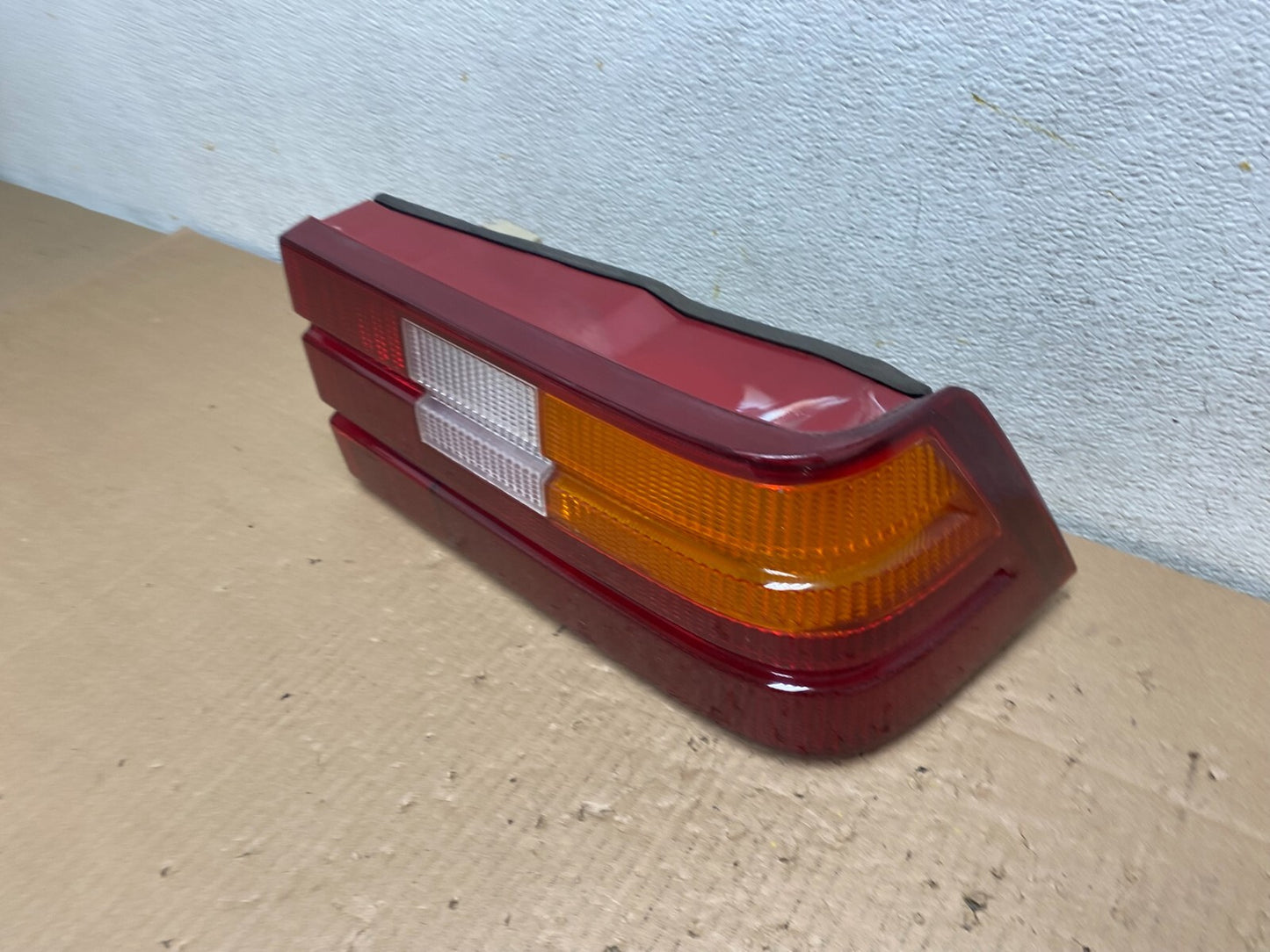 1990 to 1992 Land Rover 800 Right Passenger RH Side Tail Light L7193 DG1