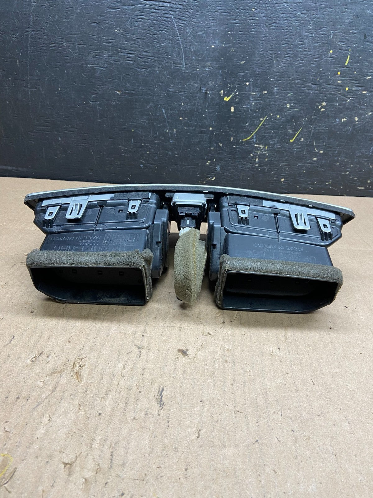 2013 to 2015 Nissan Sentra Air Vents Top Dash Center W/Hazzard Switch T4622 DG3